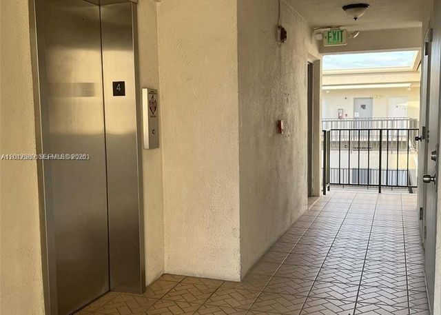 5501 NW 7th Street E412, Miami, FL 33126