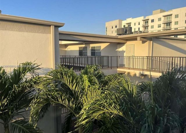 5501 NW 7th Street E412, Miami, FL 33126
