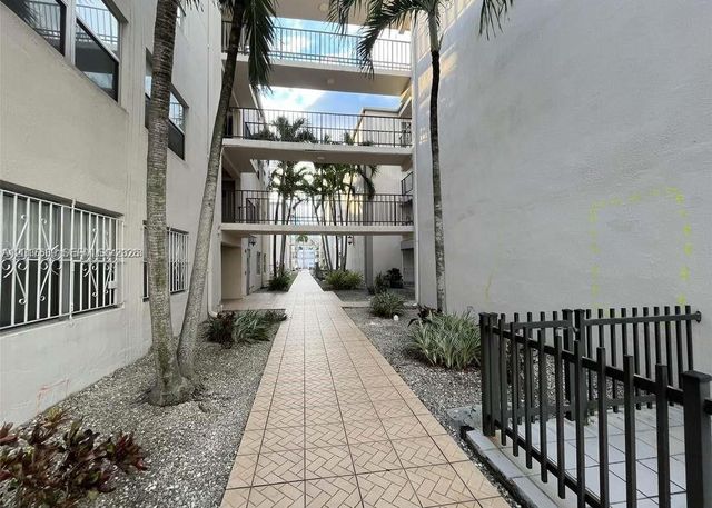 5501 NW 7th Street E412, Miami, FL 33126