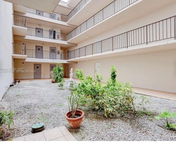 5501 NW 7th Street E412, Miami, FL 33126