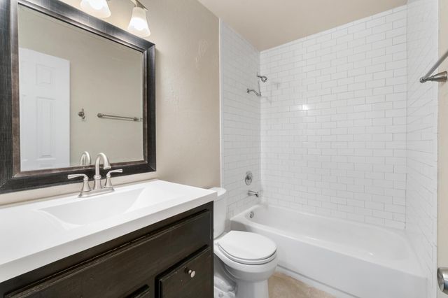 7600 Woodstone CV B, Austin, TX 78749