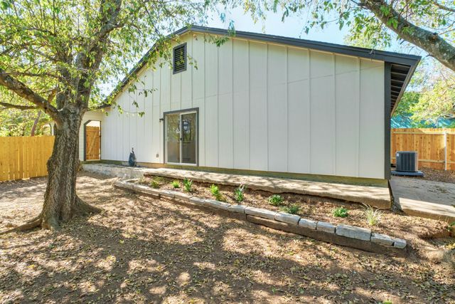 7600 Woodstone CV B, Austin, TX 78749