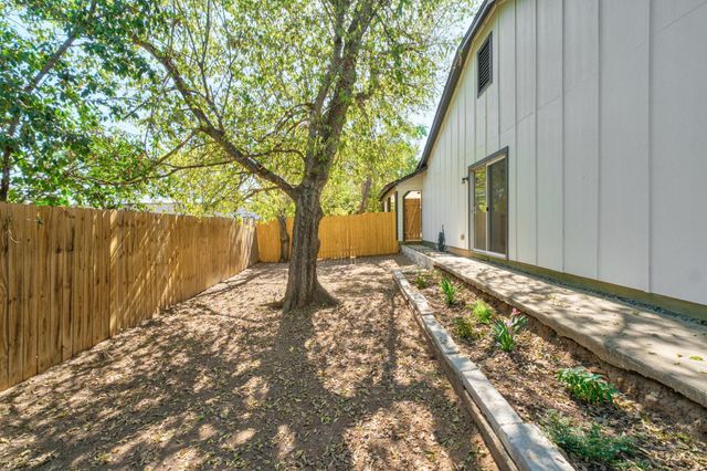 7600 Woodstone CV B, Austin, TX 78749