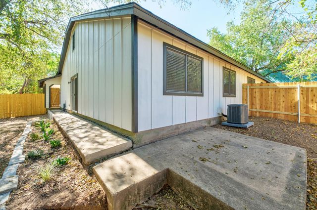 7600 Woodstone CV B, Austin, TX 78749