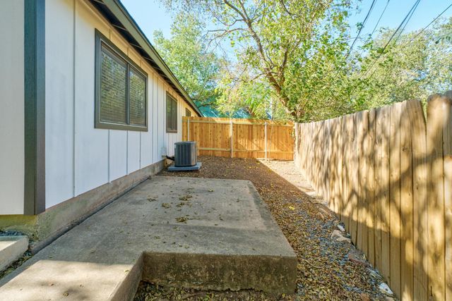 7600 Woodstone CV B, Austin, TX 78749