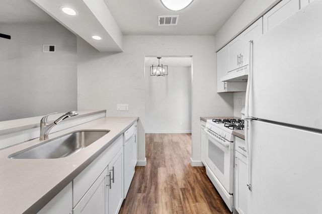 7600 Woodstone CV B, Austin, TX 78749