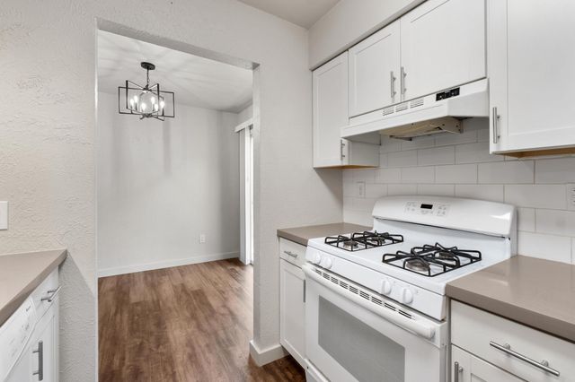 7600 Woodstone CV B, Austin, TX 78749