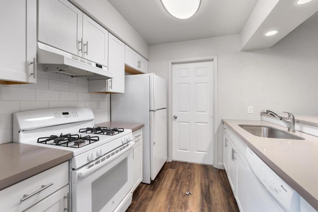 7600 Woodstone CV B, Austin, TX 78749