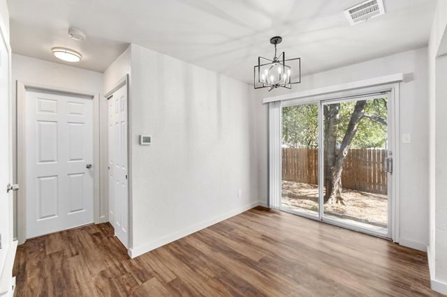 7600 Woodstone CV B, Austin, TX 78749
