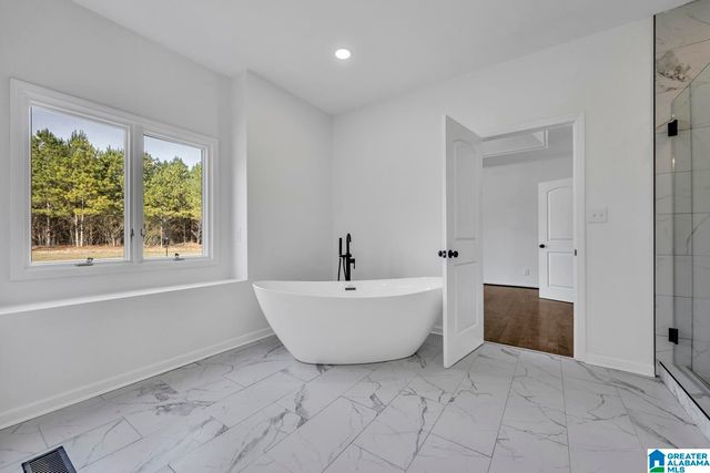 1886 HIGHWAY 160, Warrior, AL 35180