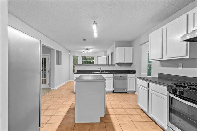 498 Pecan Wood Circle, Fairburn, GA 30213