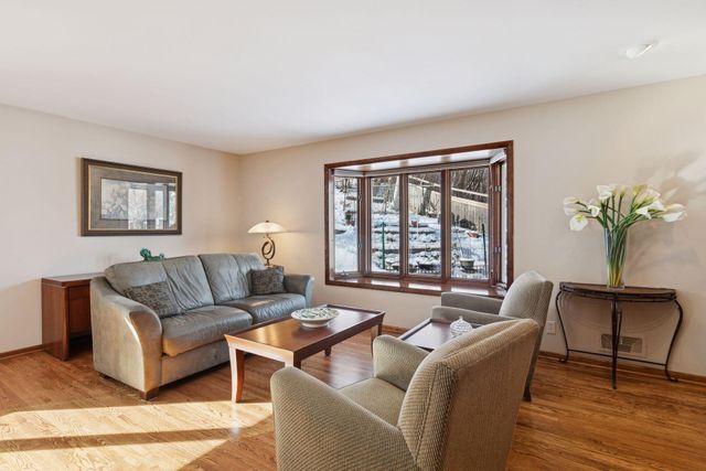 5833 Creek Valley Road, Edina, MN 55439