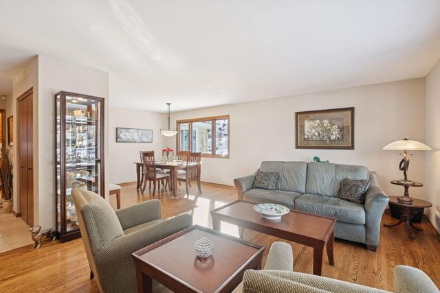 5833 Creek Valley Road, Edina, MN 55439