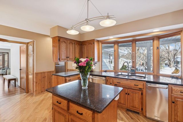 5833 Creek Valley Road, Edina, MN 55439