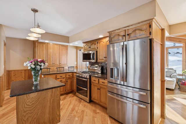 5833 Creek Valley Road, Edina, MN 55439