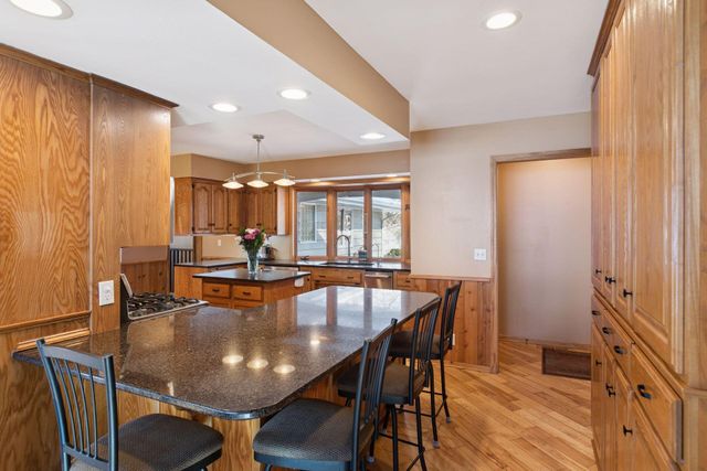 5833 Creek Valley Road, Edina, MN 55439