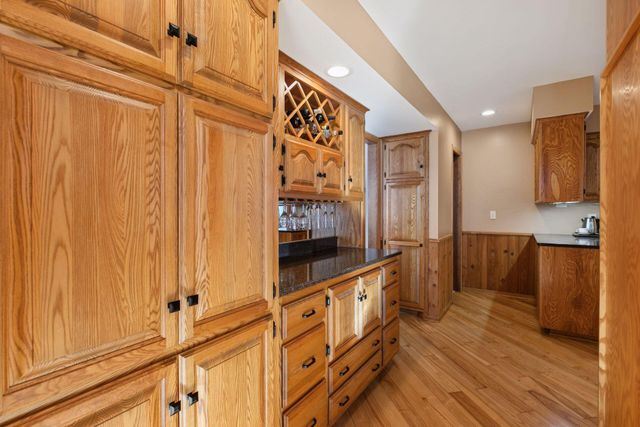 5833 Creek Valley Road, Edina, MN 55439