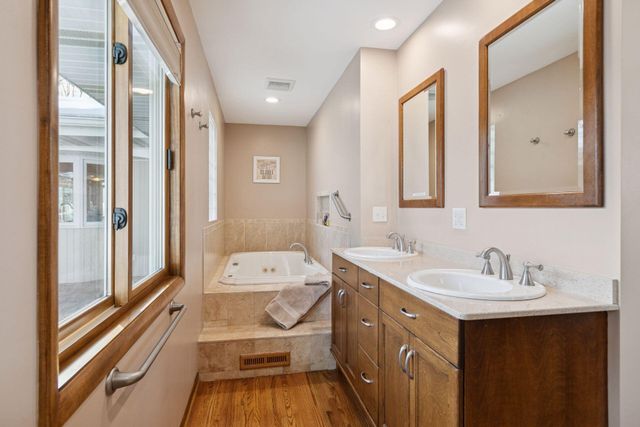 5833 Creek Valley Road, Edina, MN 55439