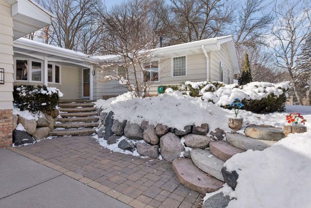 5833 Creek Valley Road, Edina, MN 55439