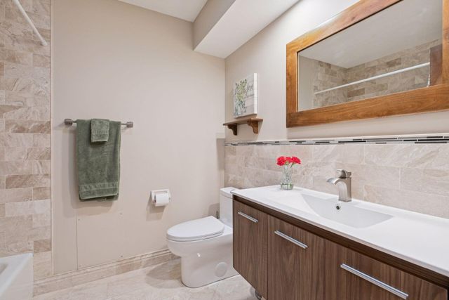 5833 Creek Valley Road, Edina, MN 55439