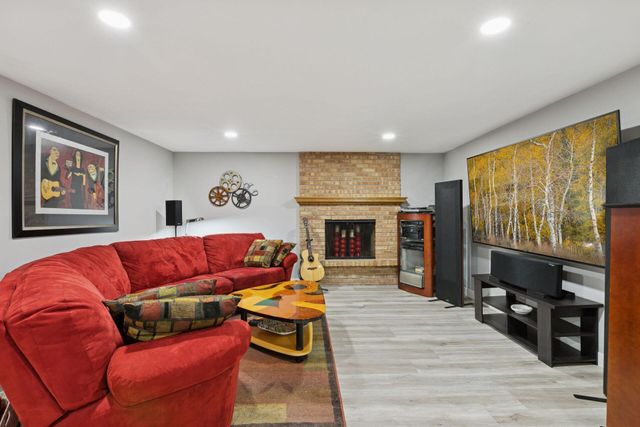 5833 Creek Valley Road, Edina, MN 55439