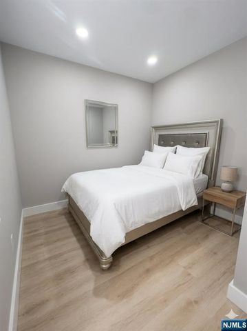 322 10th Street, Newark, NJ 07107