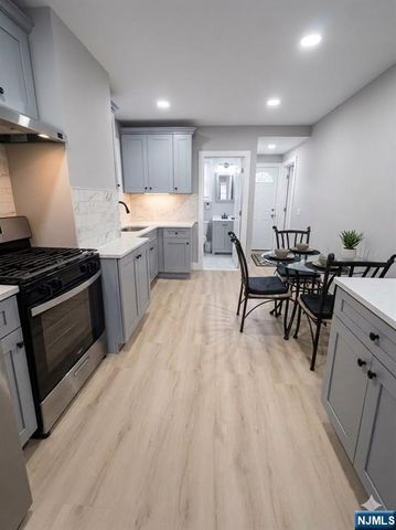 322 10th Street, Newark, NJ 07107