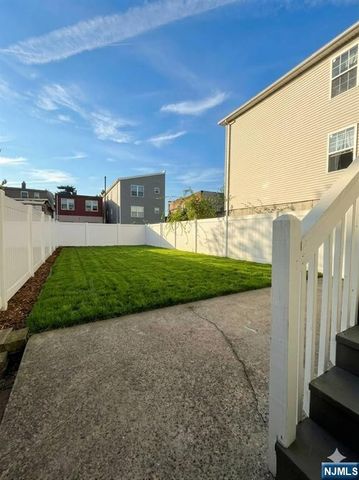 322 10th Street, Newark, NJ 07107