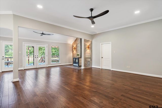 18182 Sunshine Ln, Troup, TX 75789