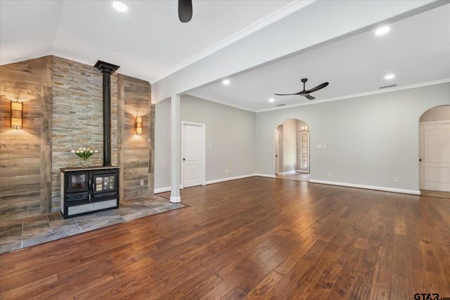 18182 Sunshine Ln, Troup, TX 75789