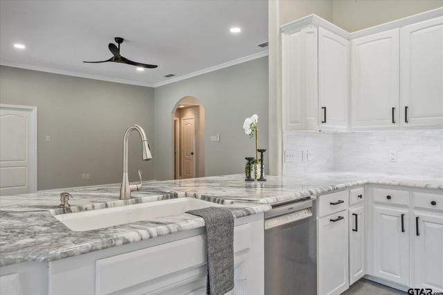 18182 Sunshine Ln, Troup, TX 75789