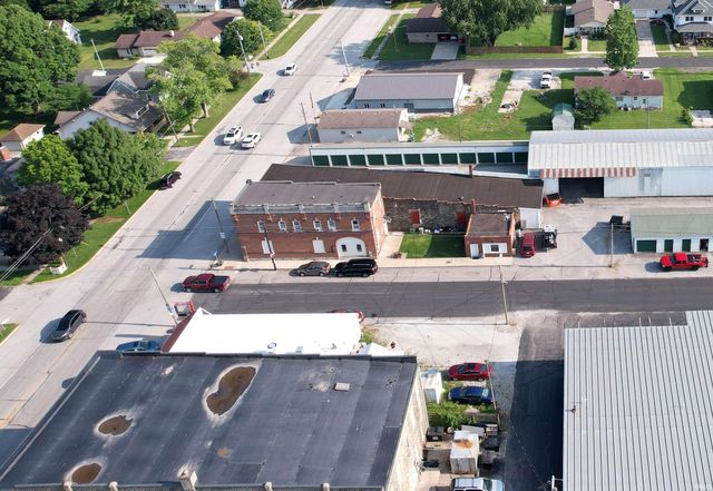 105 W 8th Street, Burlington, IN 46915