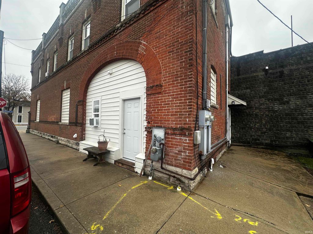 105 W 8th Street, Burlington, IN 46915