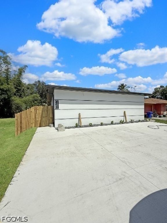 2103 French ST, Fort Myers, FL 33916