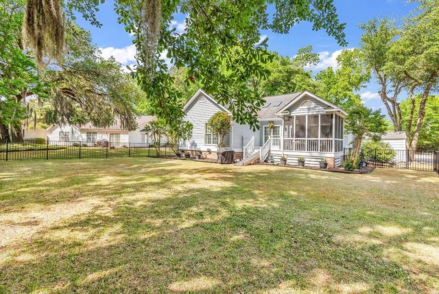 69 Governor Johnston Rd., Georgetown, SC 29440