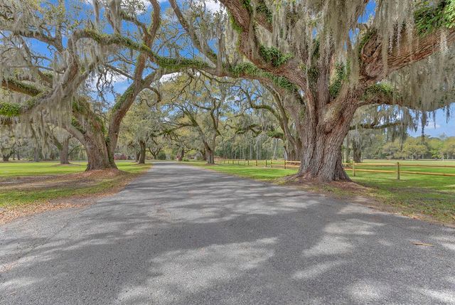 69 Governor Johnston Rd., Georgetown, SC 29440