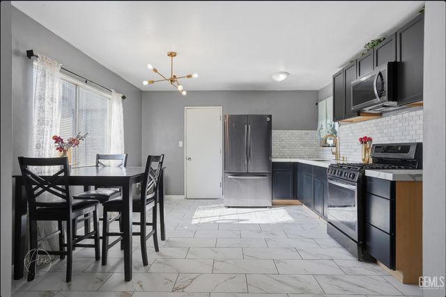 2500 Blackstone Court, Bakersfield, CA 93304