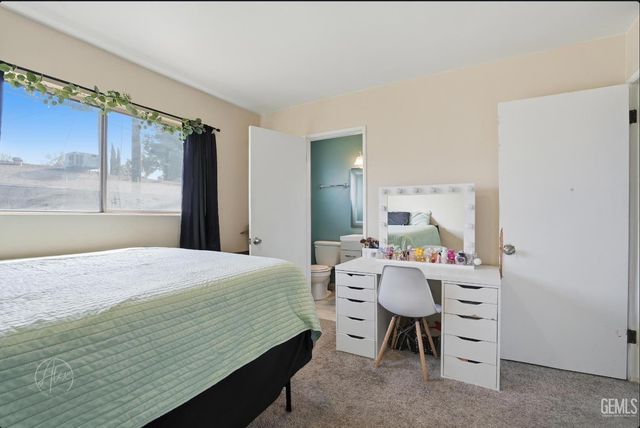 2500 Blackstone Court, Bakersfield, CA 93304