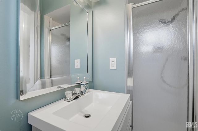 2500 Blackstone Court, Bakersfield, CA 93304