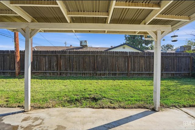 2500 Blackstone Court, Bakersfield, CA 93304