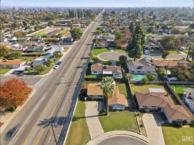 2500 Blackstone Court, Bakersfield, CA 93304