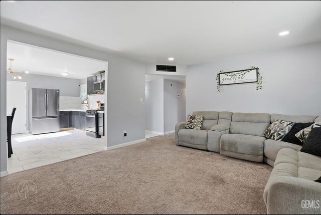 2500 Blackstone Court, Bakersfield, CA 93304