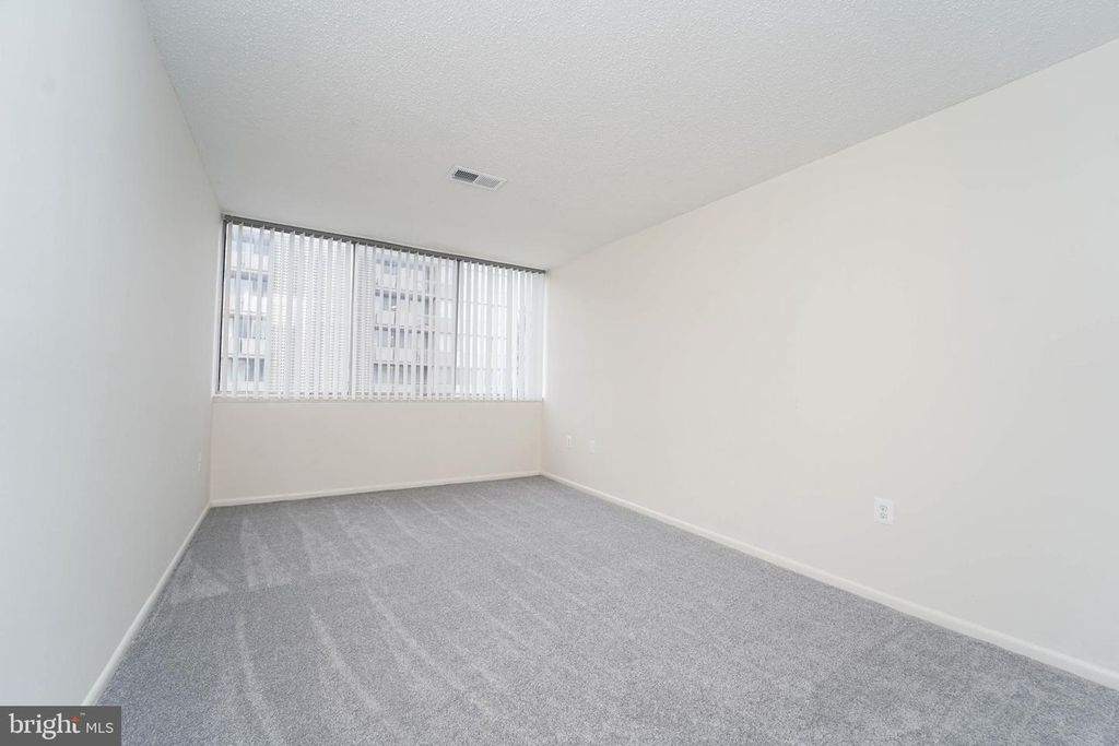 Image 13 of property listing at 1822 METZEROTT RD #308, Hyattsville, MD 20783