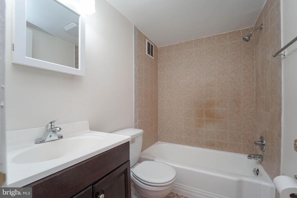 Image 16 of property listing at 1822 METZEROTT RD #308, Hyattsville, MD 20783