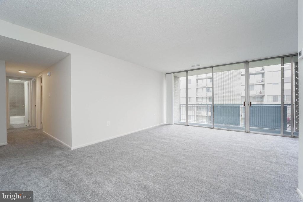 Image 7 of property listing at 1822 METZEROTT RD #308, Hyattsville, MD 20783