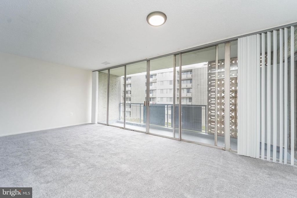 Image 8 of property listing at 1822 METZEROTT RD #308, Hyattsville, MD 20783