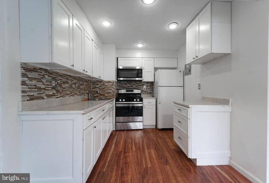 Image 9 of property listing at 1822 METZEROTT RD #308, Hyattsville, MD 20783