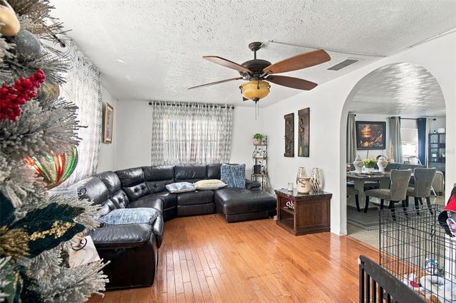 519 S LARRY CIRCLE, Brandon, FL 33511