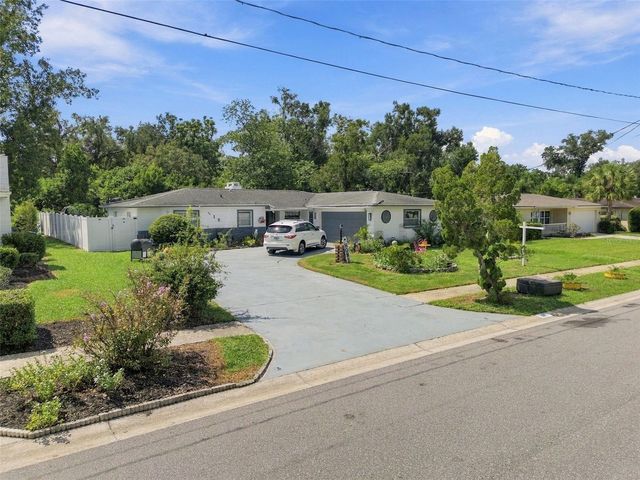519 S LARRY CIRCLE, Brandon, FL 33511