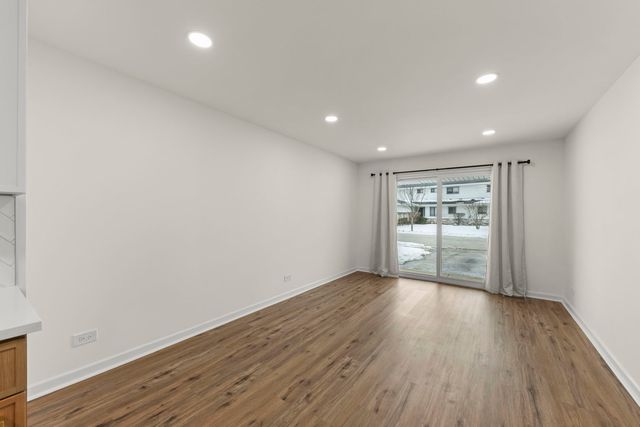 988 Chelsea Lane, Schaumburg, IL 60193